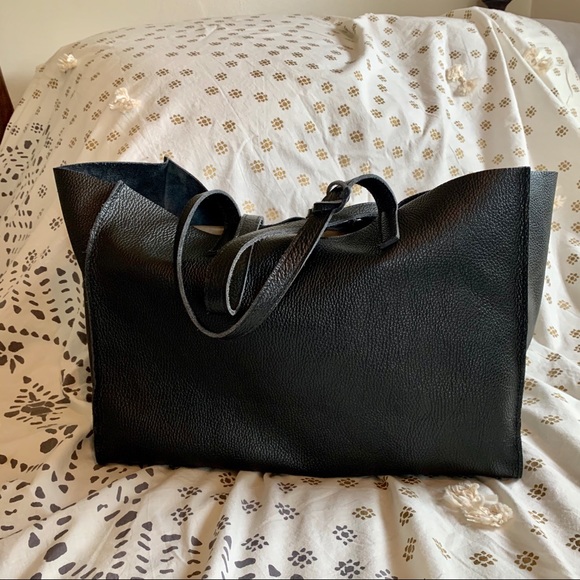 JIJOU CAPRI Handbags - Stunning JIJOU CAPRI Italian Leather Tote Bag!